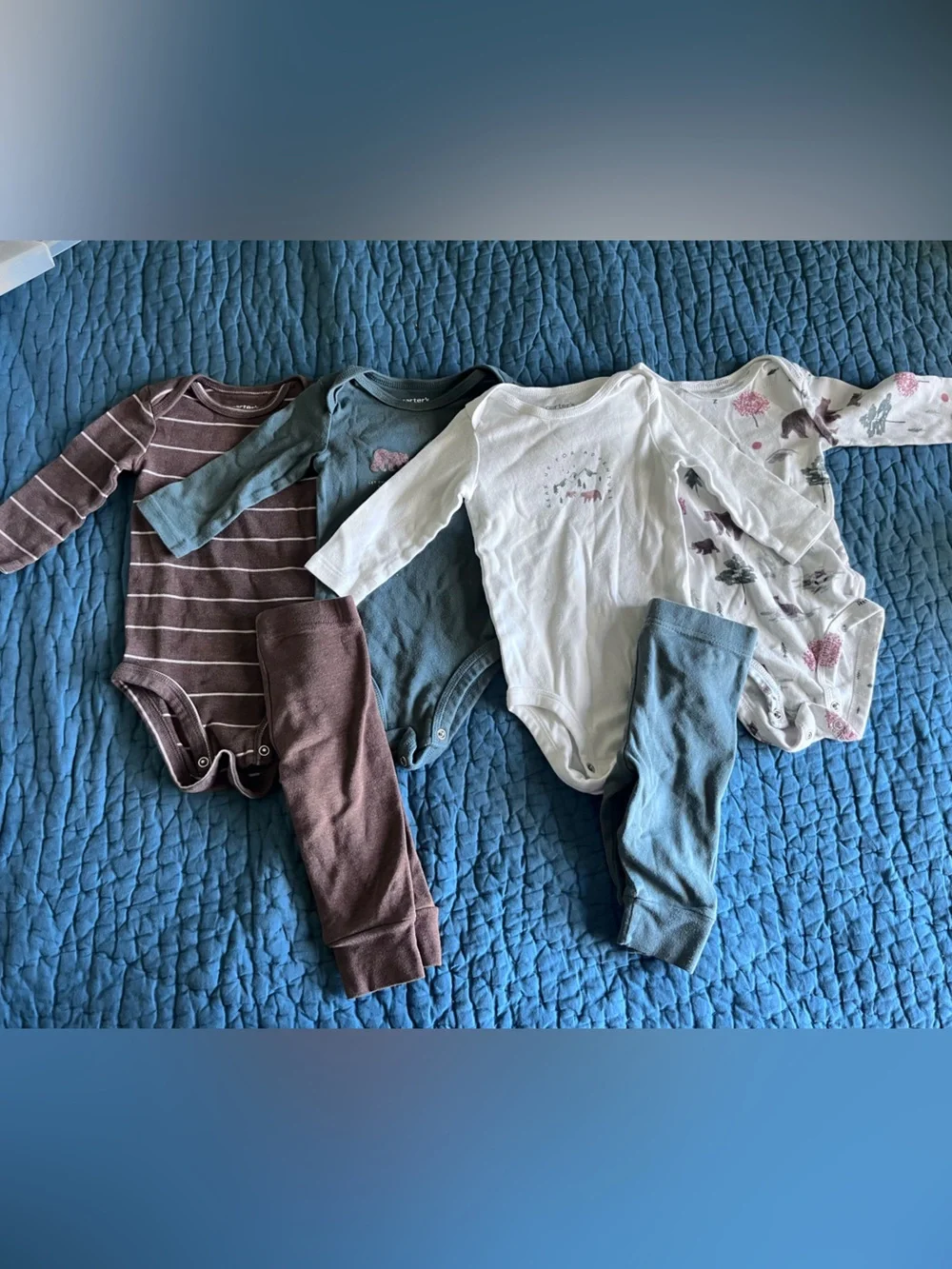 Carter’s Matching Set of Long-sleeved bodysuits and pants